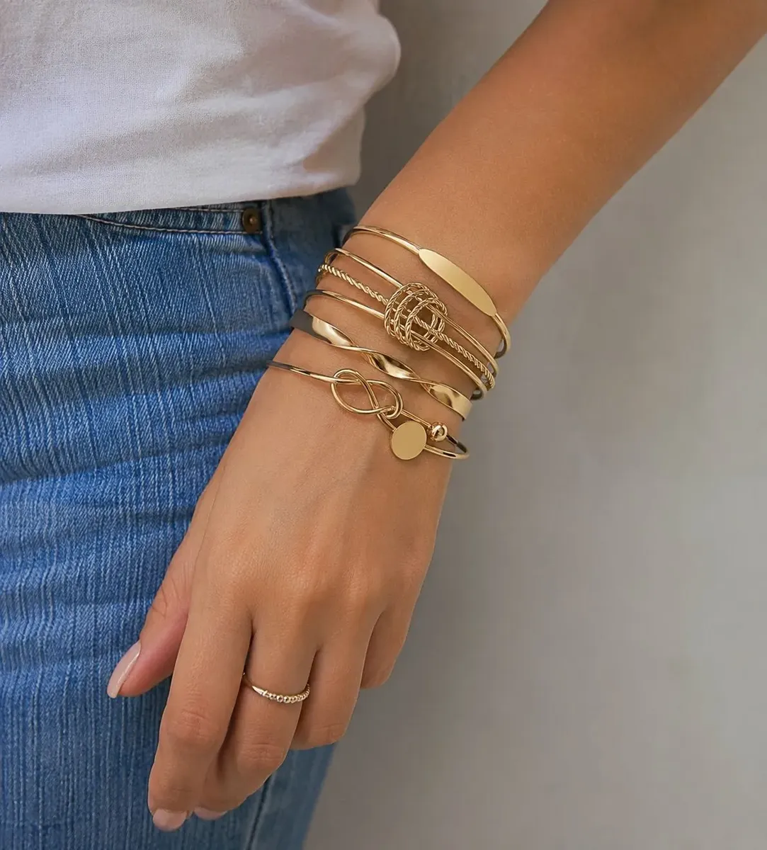 Kit 5 Pulseiras Luxo Feminina Dourada Ajustável ElegânciaKit 5 Pulseiras Luxo Feminina Dourada Ajustável Elegância clip-icon Kit 5 Pulseiras Luxo Feminina Dourada Ajustável Elegância Kit 5 Pulseiras Luxo Feminina Dourada Ajustável Elegância Kit 5 Pulseiras Luxo Feminina Dourada Ajustável Elegância Kit 5 Pulseiras Luxo Feminina Dourada Ajustável Elegância Kit 5 Pulseiras Luxo Feminina Dourada Ajustável Elegância 13 Kit 5 Pulseiras Luxo Feminina Dourada Ajustável Elegância Novo  |  +50 vendidos Kit 5 Pulseiras Luxo Feminina Dourada Ajustável Elegância